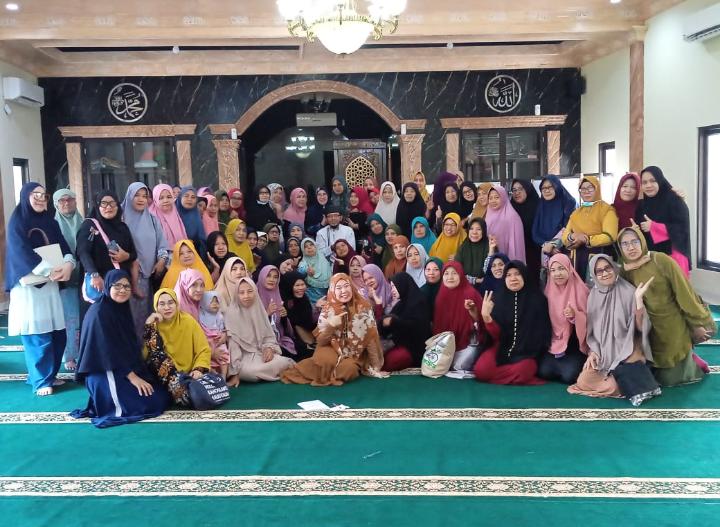 IBU IBU Pengajian Masjid Nurul Hikmah Semangat Meluangkan Waktu Demi Sukses Akhirat