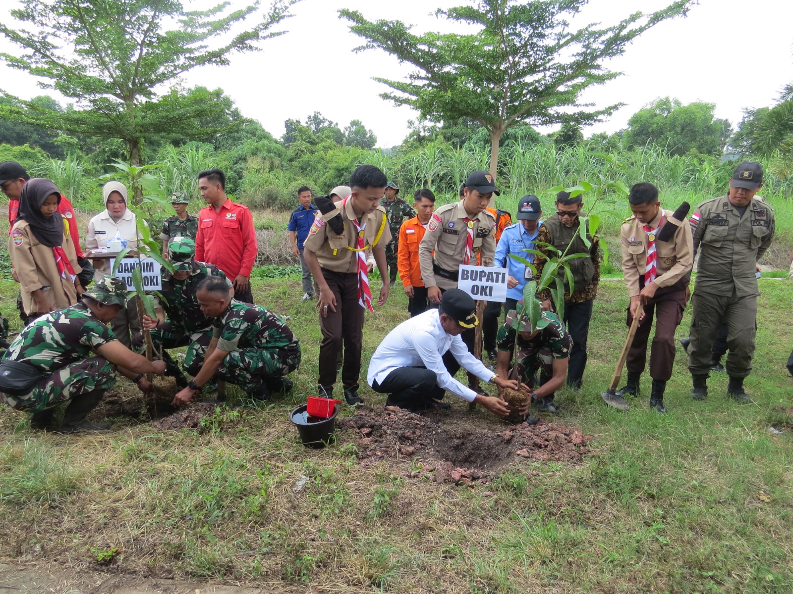 Peringati Hari Juang TNI AD, KODIM 0204/OKI Gelar Karya Bakti Penanaman Pohon Bersama